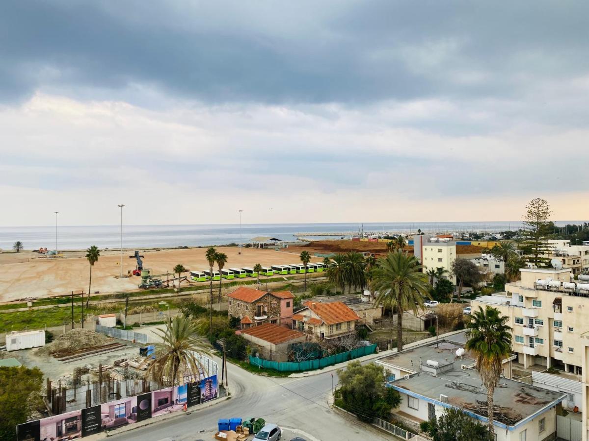 Appartement Panoramic Seaside Getaway, 2-Br Penthouse à Larnaca Extérieur photo